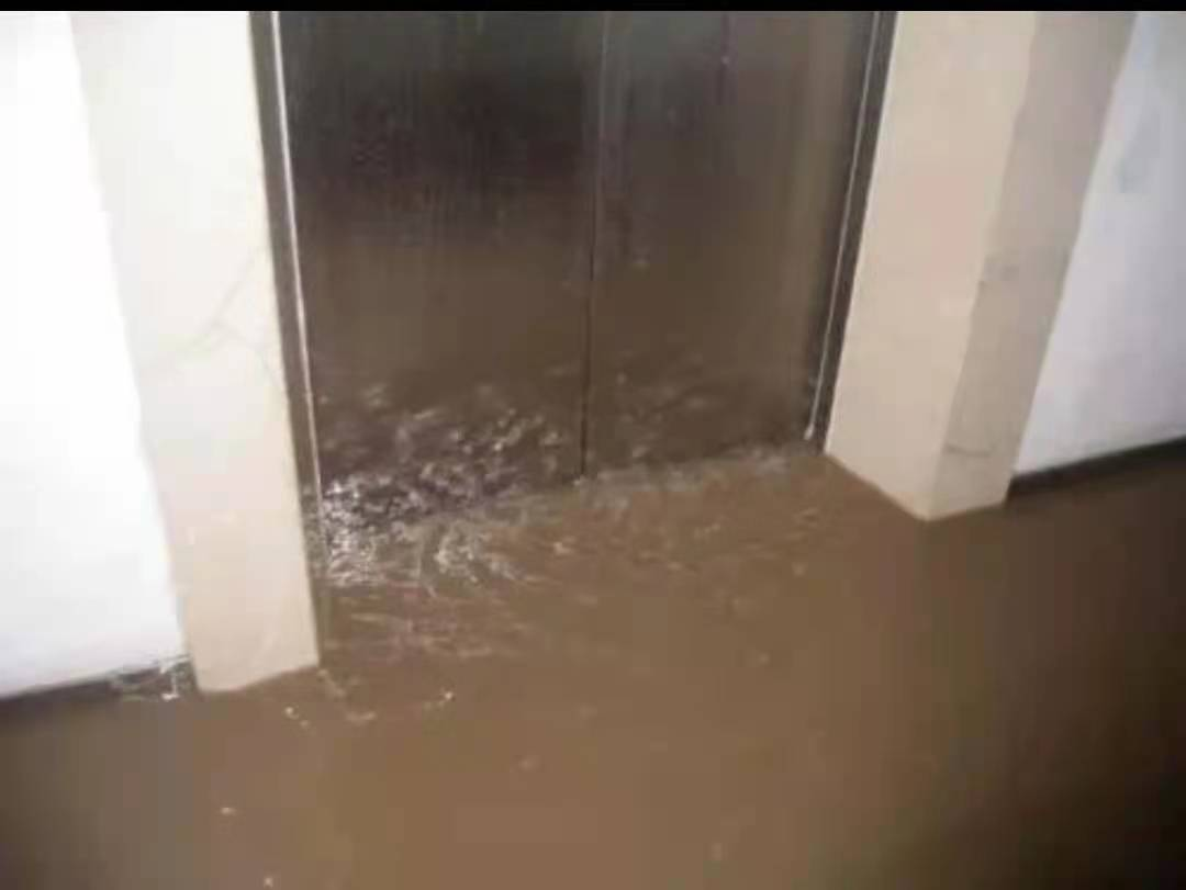 雨天，電梯進水怎么辦？
